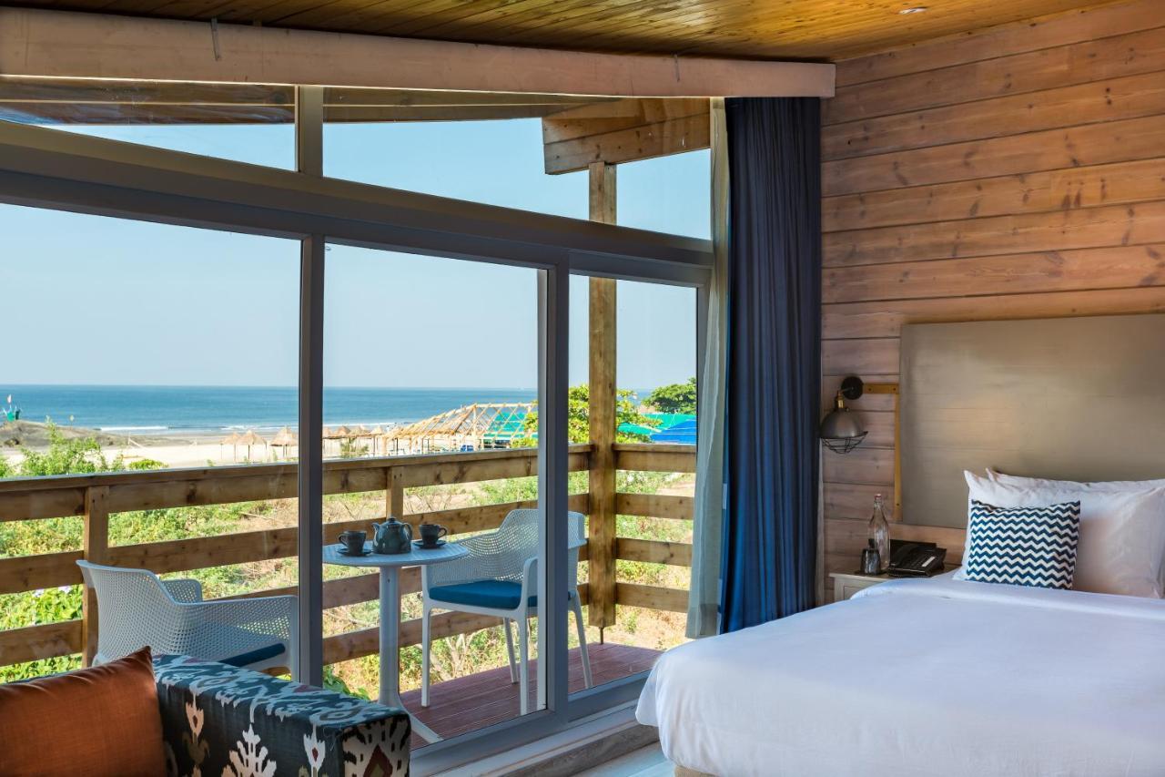 Living Room Beach Resort Morjim Luaran gambar